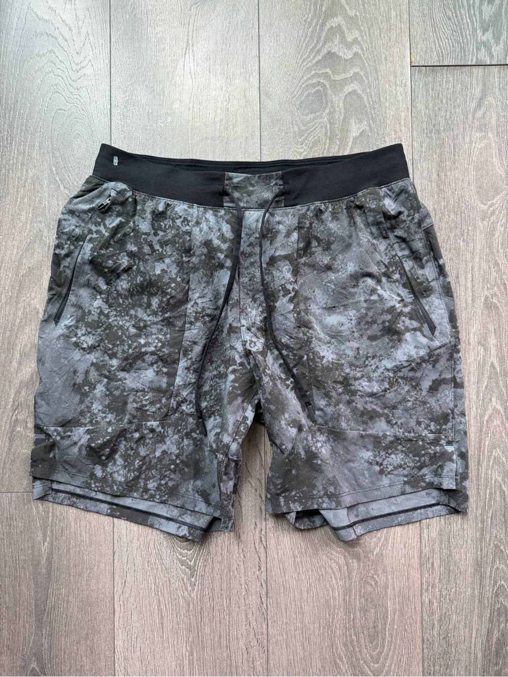 lululemon athletica Men's Black & Gray Athletic Shorts large summer top